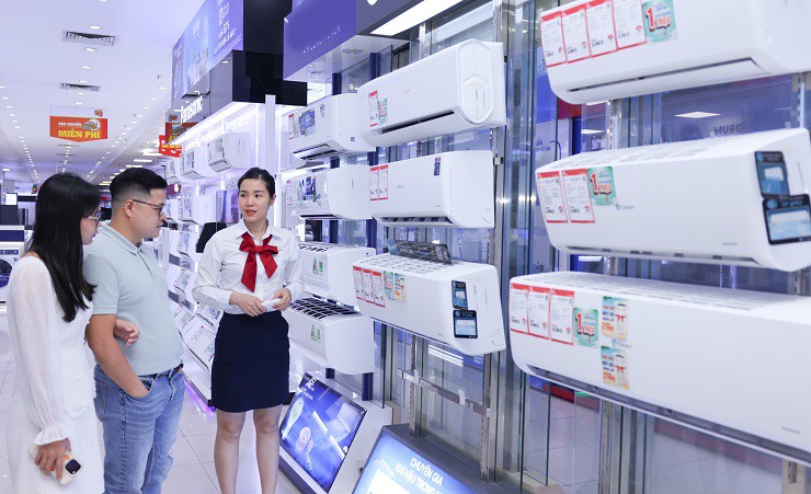Người tiêu dùng nên lựa chọn các thiết bị giúp tiết kiệm điện của các thương hiệu điện máy uy tín.