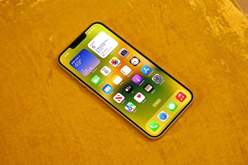 Màn hình của iPhone 14 sử dụng tấm nền Super Retina XDR OLED.