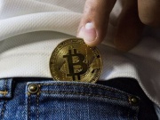 Mạo danh Elon Musk, Ronaldo rủ đầu tư Bitcoin trên Facebook