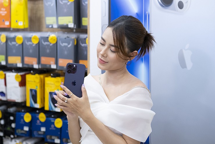 Chiếc iPhone Pro Max vẫn là một “con quái vật” đáng mua