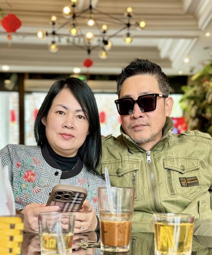 Tuy bận đóng phim cũng như công việc ở nhà hát và chăm con ở nhà nhưng vợ chồng NSƯT Hồ Phong vẫn tranh thủ dành thời gian riêng cho nhau.&nbsp;
