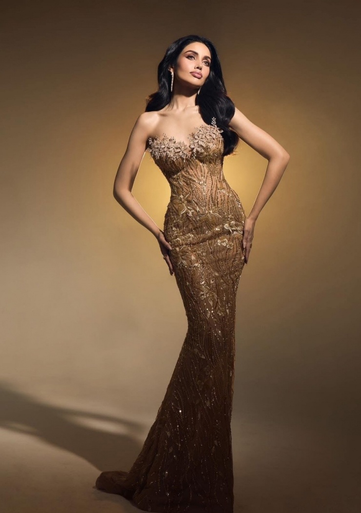 Veena Praveenar Singh cao 1,78 m, với hình thể nóng bỏng.