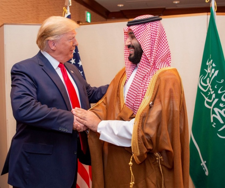 Tổng thống Mỹ Donald Trump và Thái tử Arab Saudi Mohammed bin Salman tại hội nghị thượng đỉnh G20 ở Osaka, Nhật Bản năm 2019. Ảnh: Reuters.