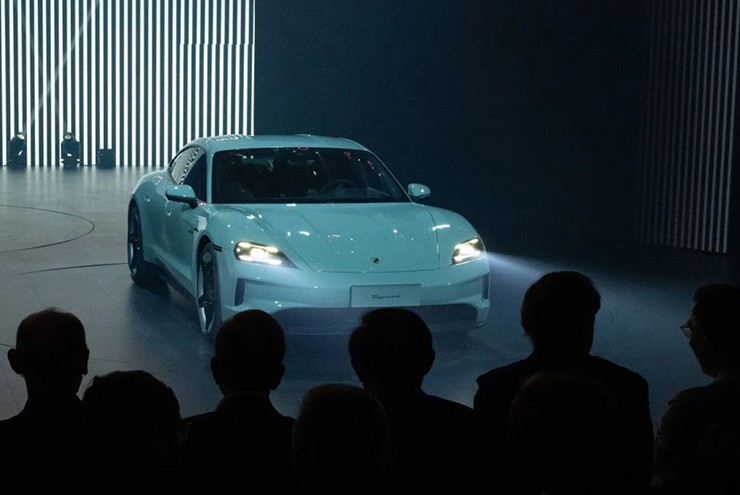 Porsche lên kế hoạch dừng bán xe điện vì “ế” - 1