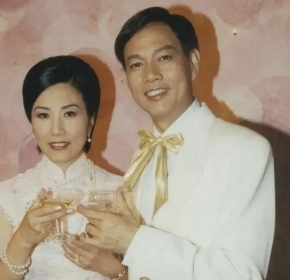 Nam diễn viên kiên trì cầu hôn 19 lần suốt 22 năm, 63 tuổi mới cưới được vợ, U80 tiếc nuối một điều - 4