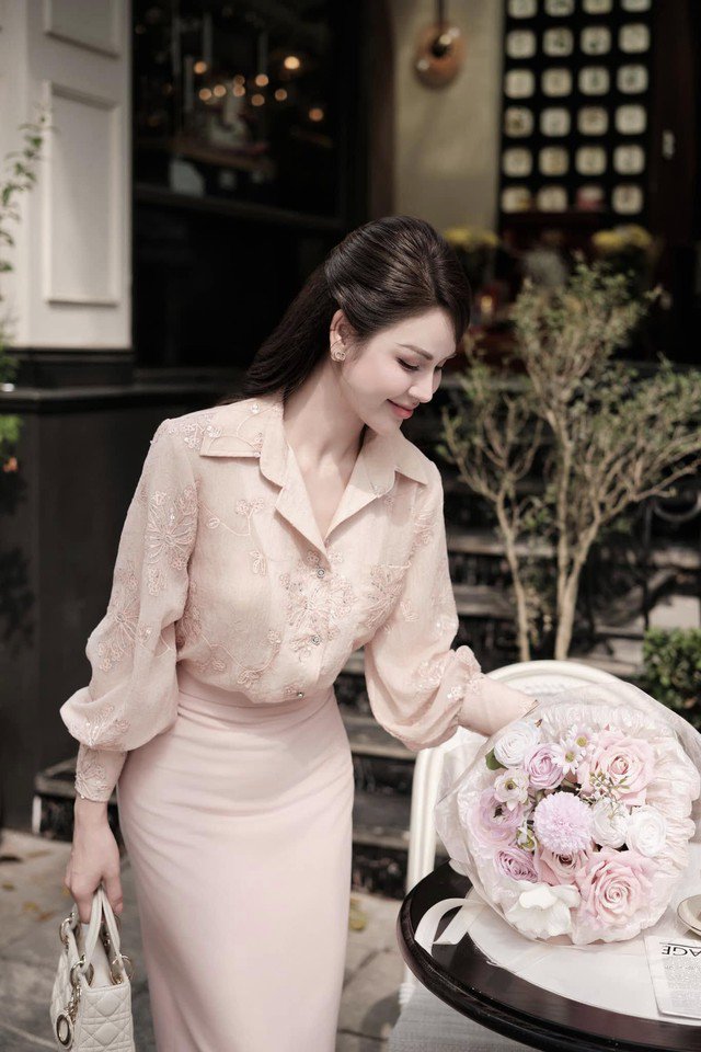 Lương Thu Trang có ngoại hình nổi bật với vóc dáng thon gọn, làn da trắng, gương mặt xinh đẹp.