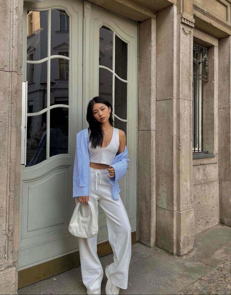 Hè này mặc gì đi làm? Tham khảo 20 outfit "ruột" của các blogger thời trang cao dưới 1m60 mà "hack" dáng như 1m70 - 1