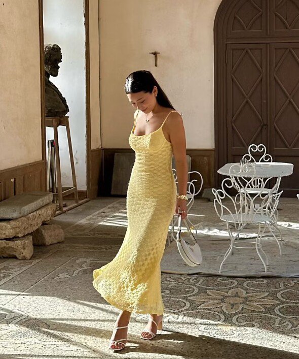 Hè này mặc gì đi làm? Tham khảo 20 outfit "ruột" của các blogger thời trang cao dưới 1m60 mà "hack" dáng như 1m70 - 11