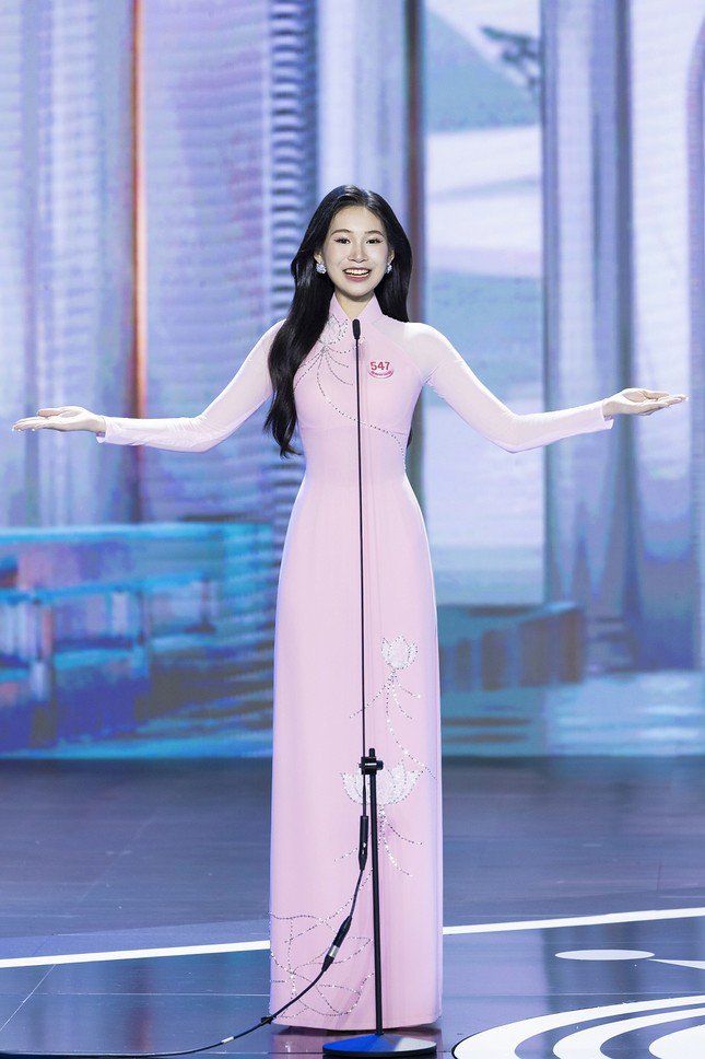Các chỉ số sau vòng nhân trắc học của Yến Nhi không thay đổi nhiều so với cô tự đo đạc và các chuyên gia khen ngợi có thân hình cân đối, sức khỏe dẻo dai cho thấy Hiền Nhi chăm chỉ tập thể thao, có lối sống lành mạnh và biết chăm sóc sức khỏe từ khi còn rất trẻ. Cô thường chạy bộ, chơi cầu lông hay bóng chuyền để có cơ thể săn chắc, tăng sức bền.