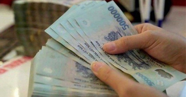 Lãi tiết kiệm tăng trở lại, mang 100 triệu đồng...