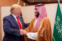Arab Saudi điều 2 máy bay chiến đấu F15 nghênh đón chuyên cơ của ông Trump