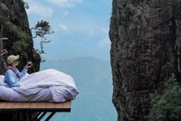Khu du lịch cho khách ngủ trên vách núi