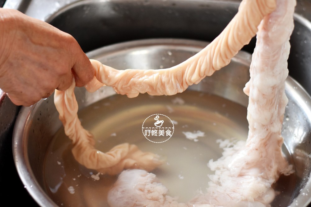 Chỉ cần 2 nguyên liệu này giúp khử sạch mùi tanh, lòng heo trắng tinh - 2