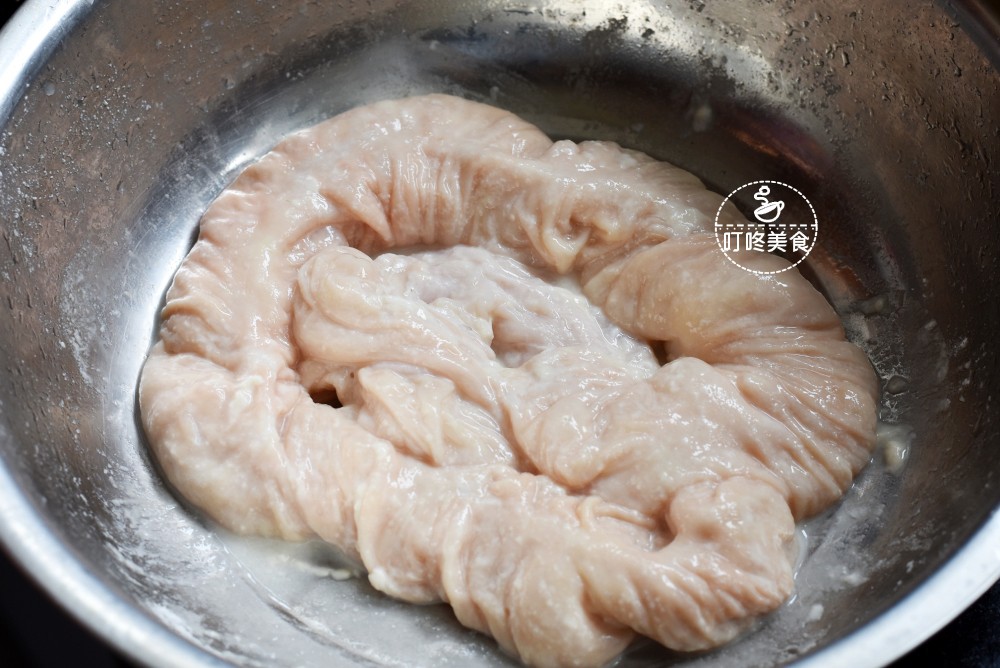 Chỉ cần 2 nguyên liệu này giúp khử sạch mùi tanh, lòng heo trắng tinh - 4