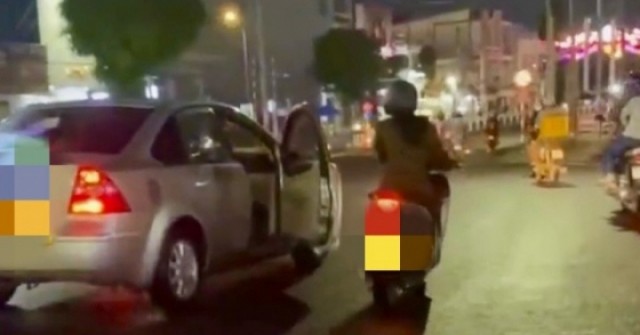 Lý do khiến 1 phụ nữ truy đuổi, đập kính ô tô g...