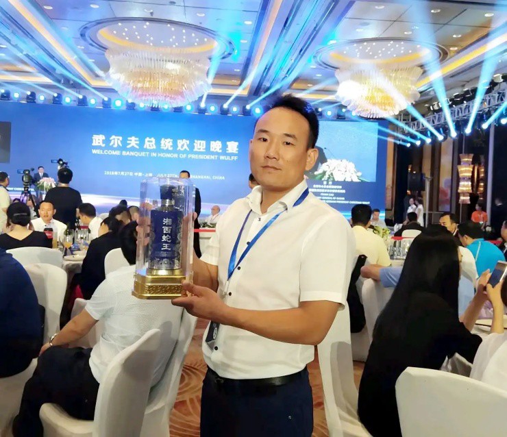 Đối đầu với tử thần để khai thác “vàng” từ loài kịch độc - 1