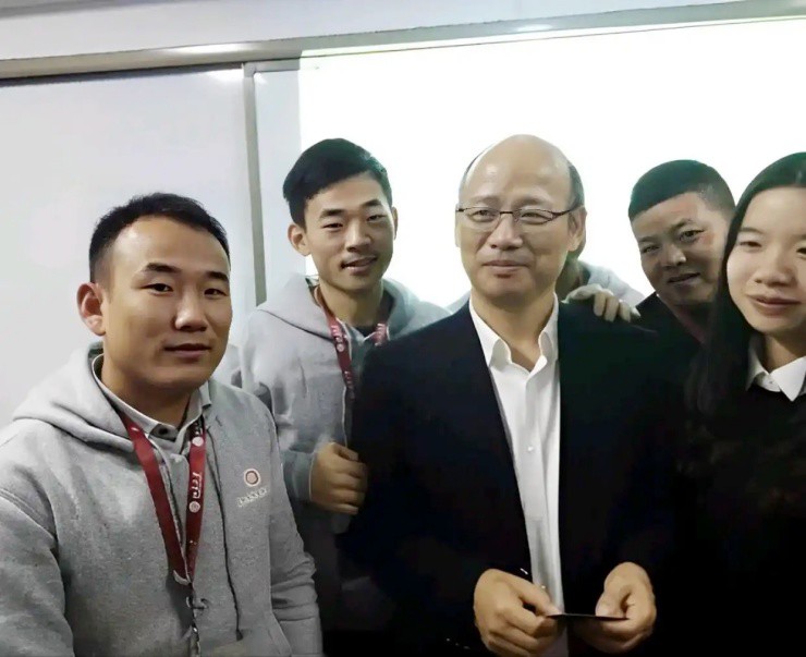 Đối đầu với tử thần để khai thác “vàng” từ loài kịch độc - 4