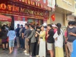 Giá vàng chiều 13/5 bật tăng dữ dội, cửa hàng trên phố vàng chật kín khách giao dịch