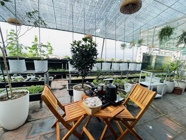 Góc thưởng trà, ngắm vườn của anh Tiến