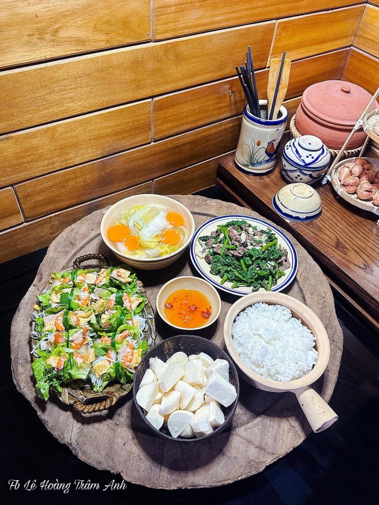 Mỗi bữa cơm là một cách thể hiện tình cảm. Cơm ngon, chuyện vui, lòng nhẹ tênh.