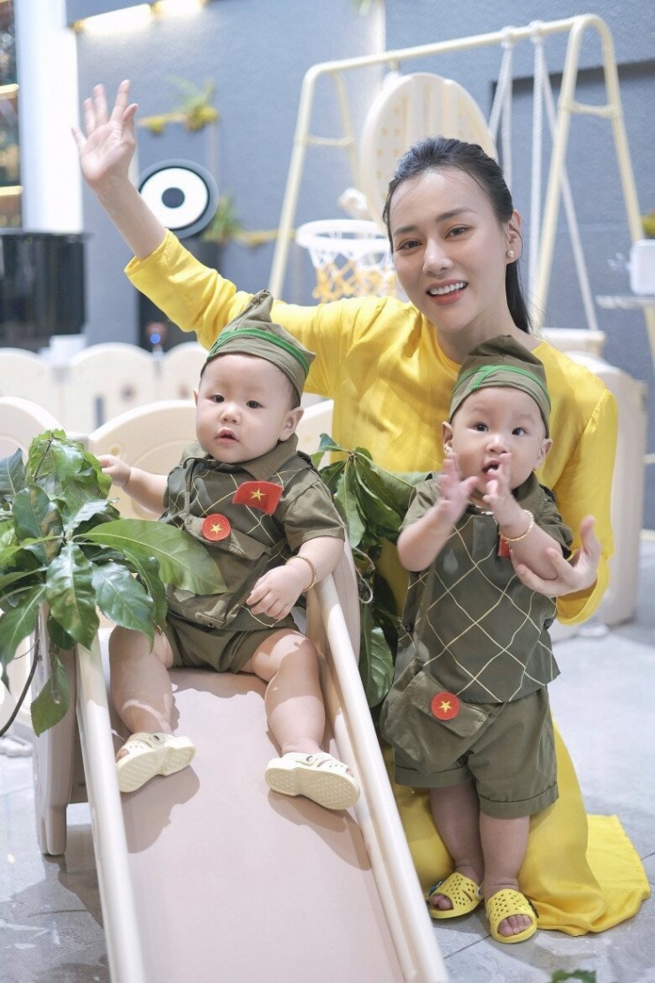 Phương Oanh dọn tiệc thôi nôi hoành tráng cho cặp song sinh, chuẩn dáng 