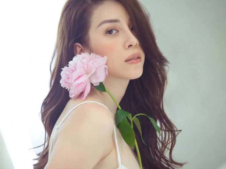 Ngô Phương Anh ngoài đời quyến rũ, xinh đẹp, nhan sắc thăng hạng ngoạn mục.