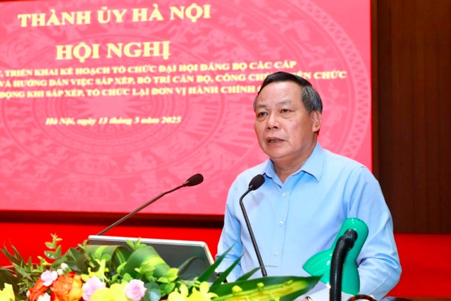 Phó Bí thư Thường trực Thành ủy Hà Nội Nguyễn Văn Phong phát biểu chỉ đạo