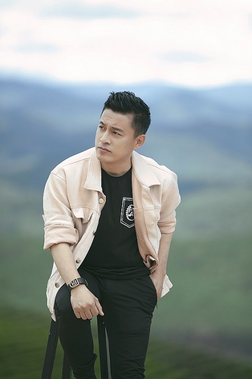 Lên chức ở tuổi 51, "anh hai" Lam Trường hạnh phúc viên mãn bên vợ trẻ - 2