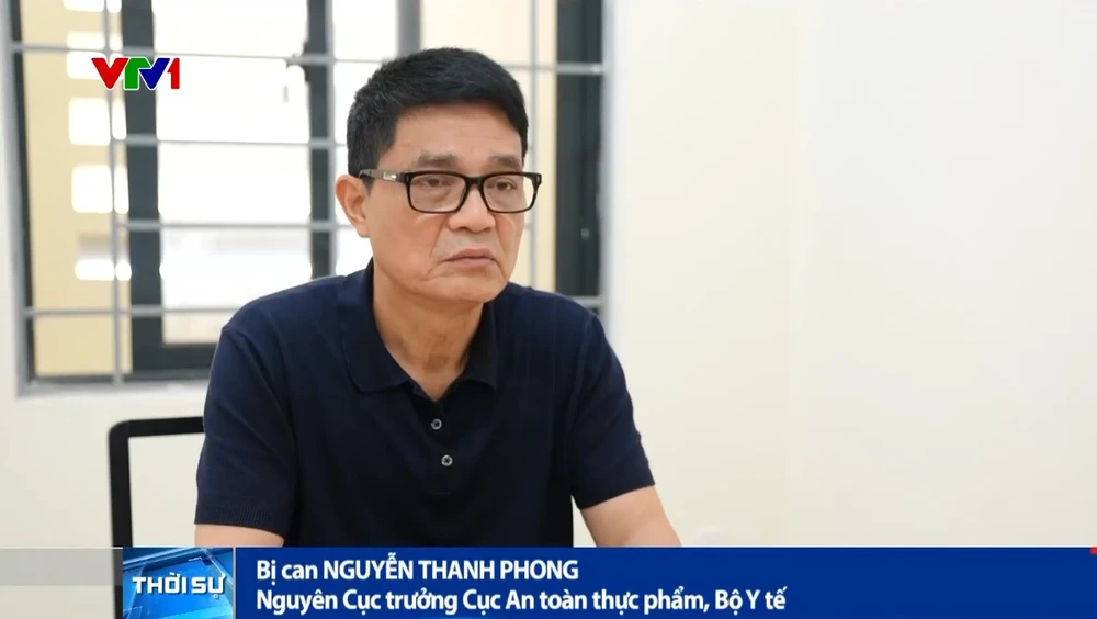 Nguyên Cục trưởng Cục An toàn thực phẩm Nguyễn Thanh Phong bị bắt tạm giam. Ảnh: Cắt từ phóng sự của VTV