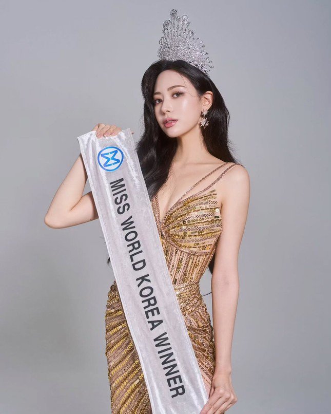 Người đẹp Hàn Quốc - Min Jung - đã bỏ thi Hoa hậu Thế giới 2025 vì gặp chấn thương.