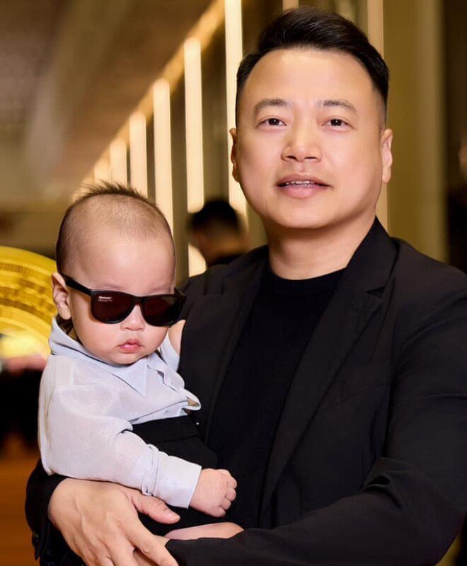 Phương Oanh dọn tiệc thôi nôi hoành tráng cho cặp song sinh, chuẩn dáng 