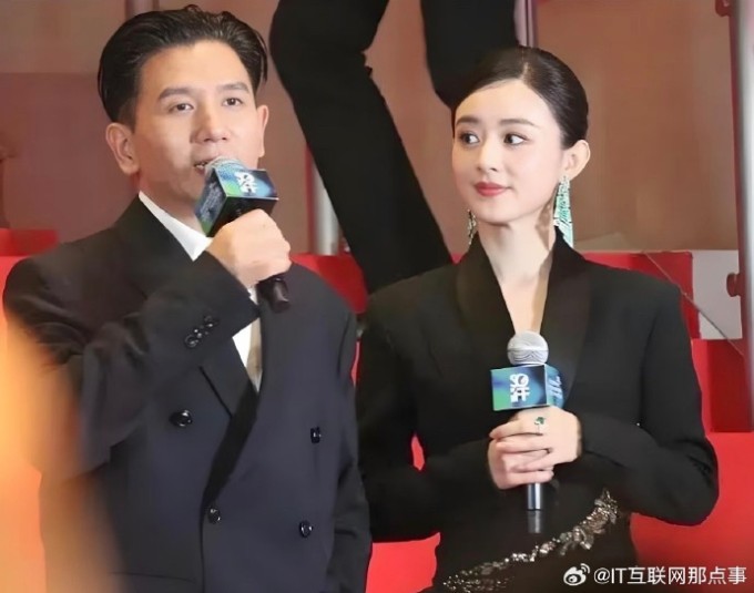 Triệu Lệ Dĩnh và đạo diễn Triệu Đức Dận. Ảnh: Weibo