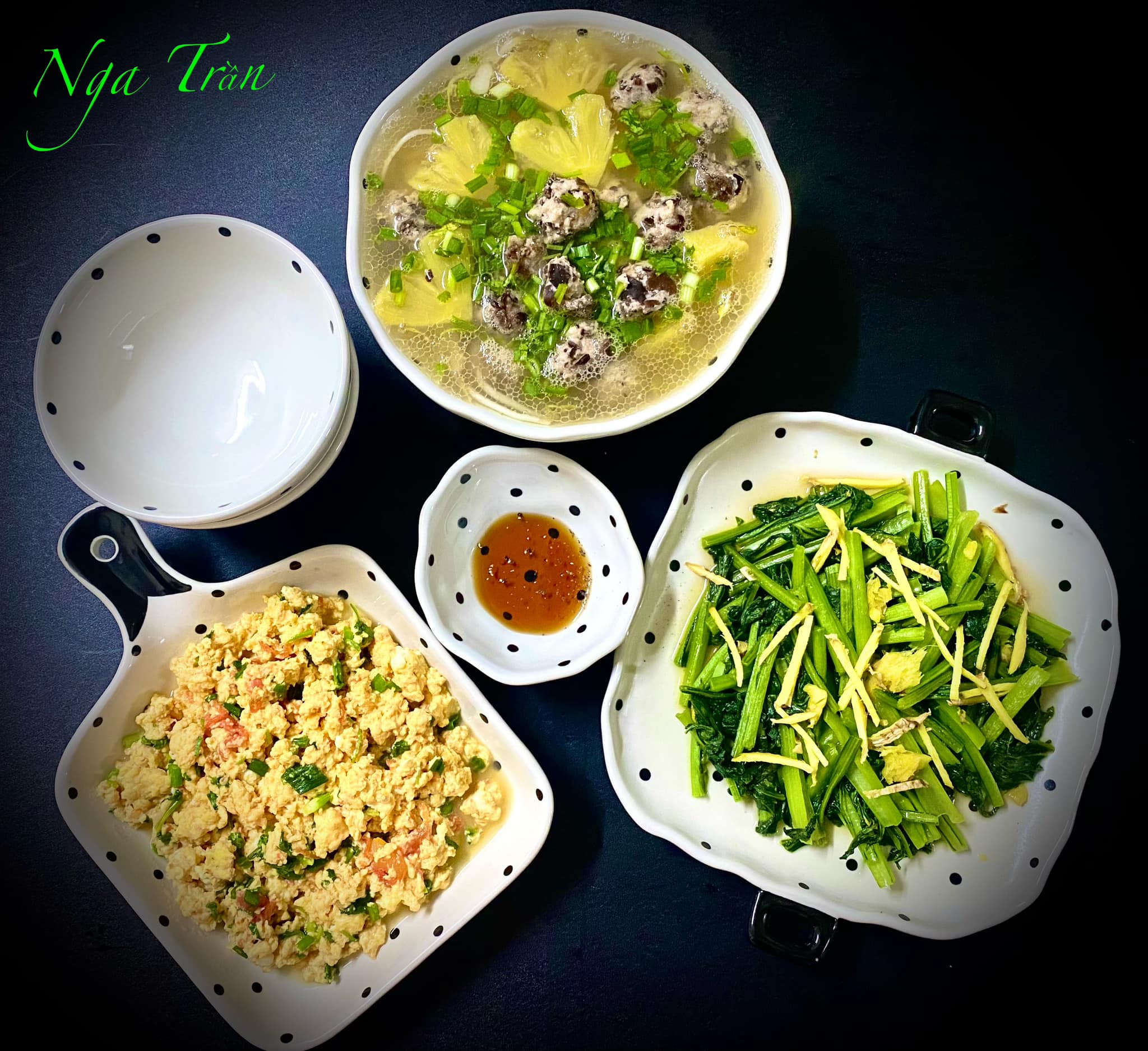 Trứng sốt cà chua - Canh chua mọc - Cải ngọt xào gừng
