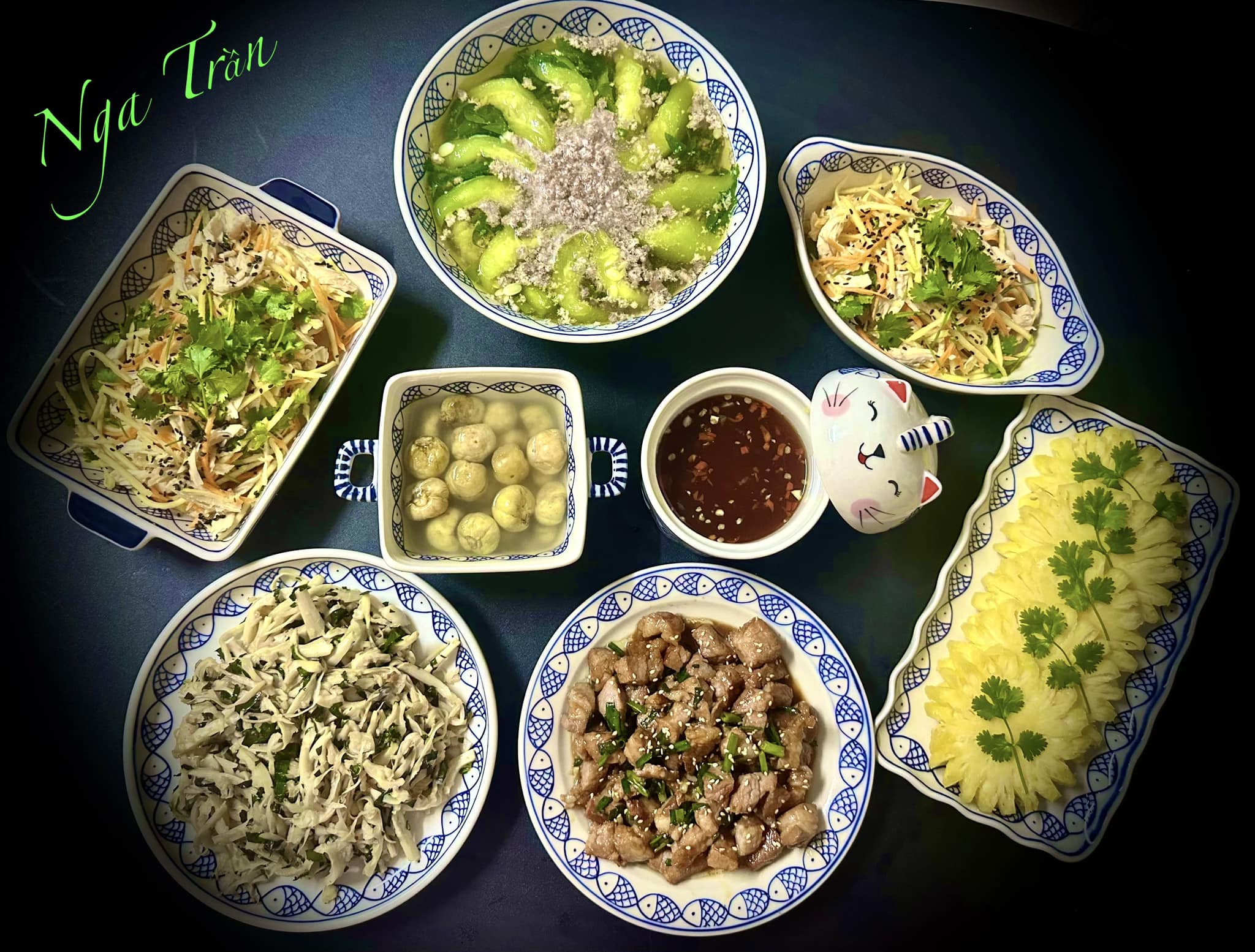 Thịt nạc vai xào lúc lắc - Măng ngọt xào - Canh cua - Cà muối - Ức gà nộm - Dứa