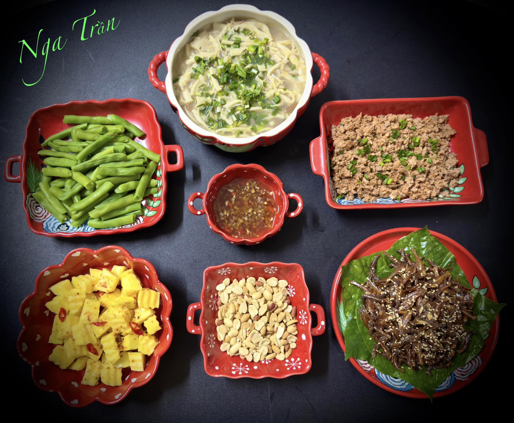 Thịt chưng mắm tép - Cá cơm&nbsp;chua ngọt - Canh măng nấu chua - Đậu luộc - Xoài keo lắc muối ớt - Lạc rang