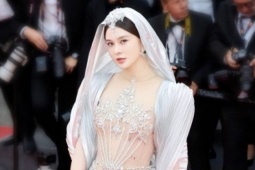 Sao Trung Quốc mặc hở bị bảo vệ mời rời khỏi thảm đỏ Cannes