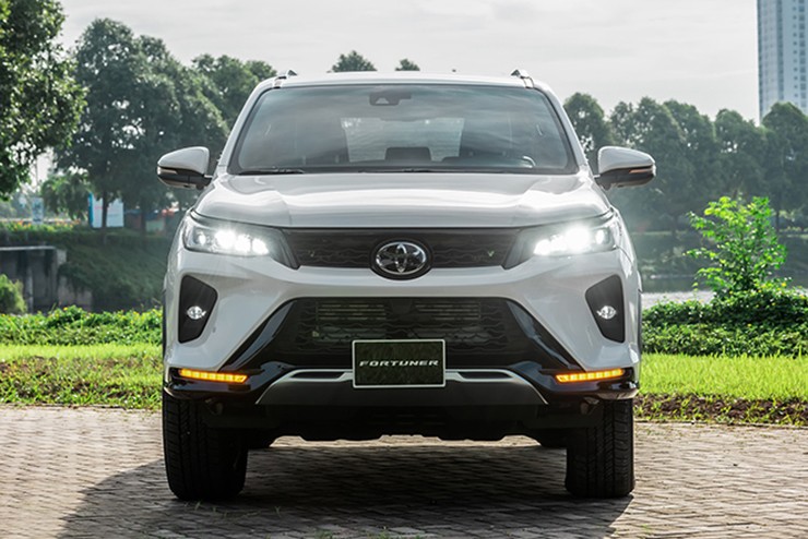 Giá xe Toyota Fortuner tháng 5/2025, SUV cỡ D từ 1,055 tỷ đồng - 4
