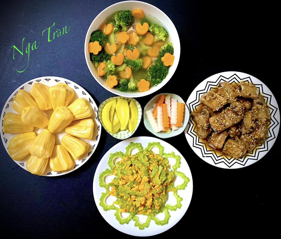 Sườn rang chua ngọt -&nbsp;Mướp xào trứng - Canh xương củ quả - Mít