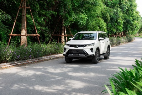 Giá xe Toyota Fortuner tháng 5/2025, SUV cỡ D từ 1,055 tỷ đồng