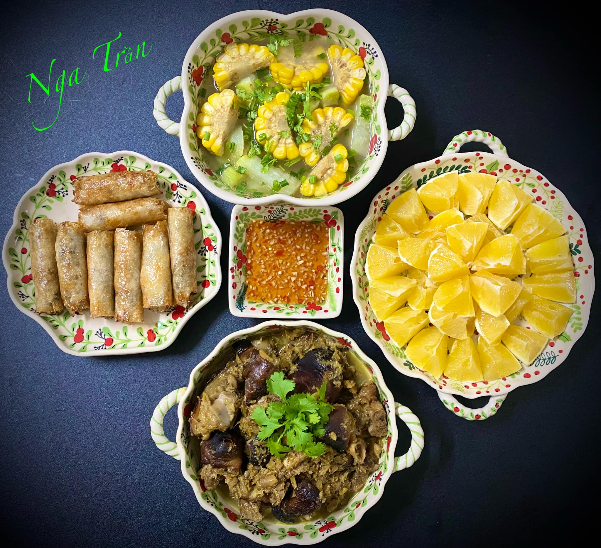 Móng giò nấu giả cầy - Nem rán - Canh của quả - Cam