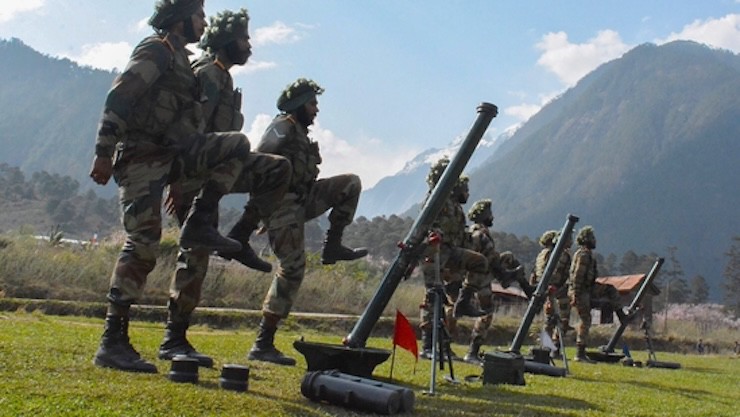 Binh sĩ Ấn Độ diễn tập gần đường ranh giới kiểm soát với Trung Quốc ở bang Arunachal Pradesh. Ảnh: PTI. Binh sĩ Ấn Độ diễn tập gần đường ranh giới kiểm soát với Trung Quốc ở bang Arunachal Pradesh. Ảnh: PTI.