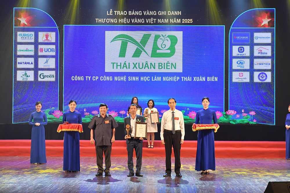 Chia sẻ trong buổi lễ, ông Biên không giấu được niềm tự hào và xúc động: