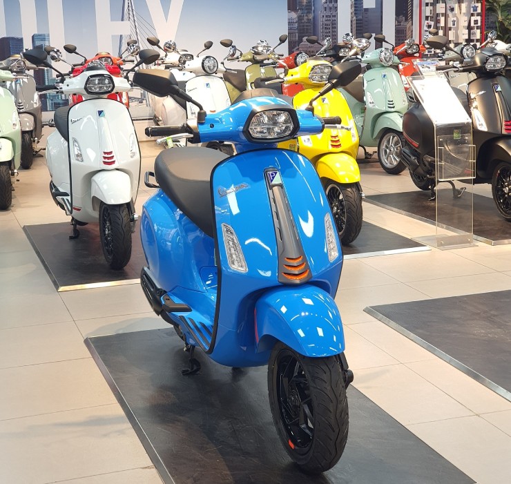 Giá xe ga Vespa Sprint giữa tháng 5/2025, khuyến mãi 7 triệu đồng - 4