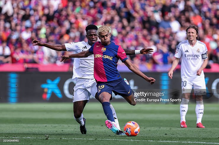 Vinicius bị tố triệt hạ Yamal gây phẫn nộ, fan Barca đòi treo giò 9 trận - 5