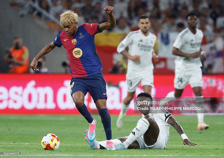 Vinicius bị tố triệt hạ Yamal gây phẫn nộ, fan Barca đòi treo giò 9 trận - 2