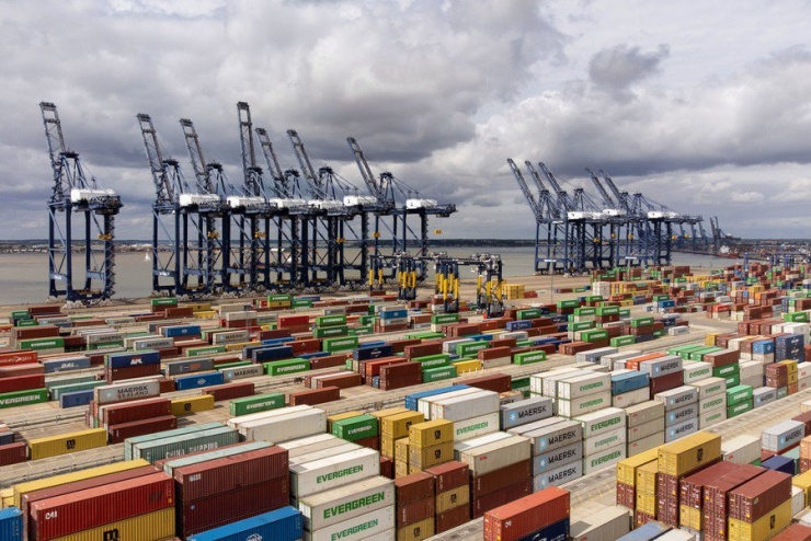 Những doanh nghiệp có tiềm lực tài chính mạnh của Trung Quốc bao gồm COSCO và China Merchants cùng với Hutchison có trụ sở tại Hồng Kông hiện sở hữu cổ phần tại hơn 30 cảng biển trên khắp châu Âu.