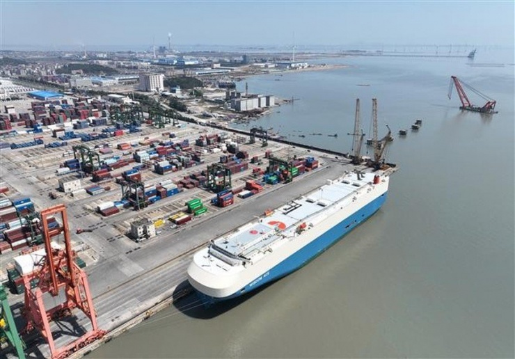 Một nghiên cứu gần đây của Ủy ban Quốc phòng Liên minh châu Âu đã nêu bật những lo ngại và đưa ra ý tưởng kiểm soát chặt chẽ hơn quyền sở hữu nước ngoài đối với “cơ sở hạ tầng giao thông quan trọng”.