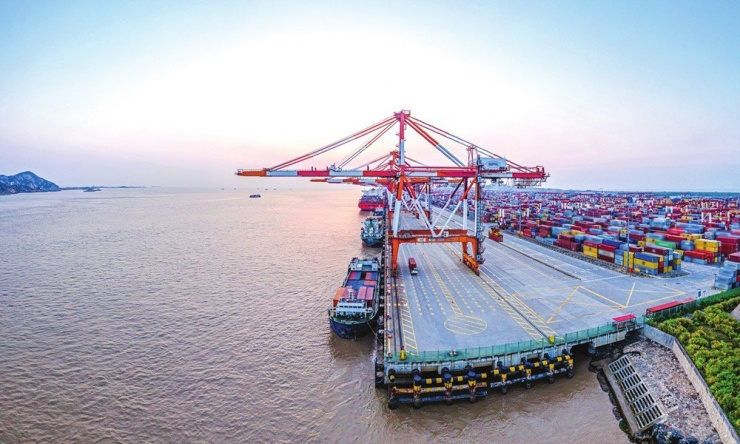 Mặc dù vậy kế hoạch đã bị đình trệ vào tháng 3 năm nay sau khi Bắc Kinh can thiệp. Bất chấp điều này, các nhà lãnh đạo EU vẫn đang cố gắng kiểm soát lại cơ sở hạ tầng cảng biển nhằm từng bước lấy lại "chủ quyền thương mại".