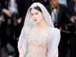 Sao Trung Quốc mặc hở bị bảo vệ mời rời khỏi thảm đỏ Cannes