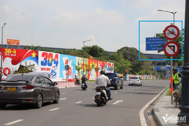 Cảnh không nên có trước cổng chính ga T3 sân bay Tân Sơn Nhất - 1
